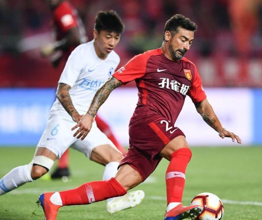 包含红球队核心球员伤愈复出迎接新赛季挑战的词条