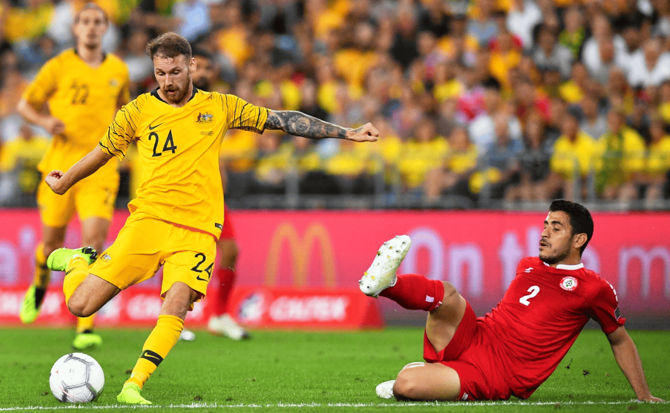 足球大赛争夺激烈，强弱悬殊不再