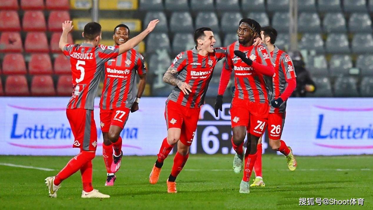 摩尔日客场负于里昂，状态低迷需寻求改观的简单介绍