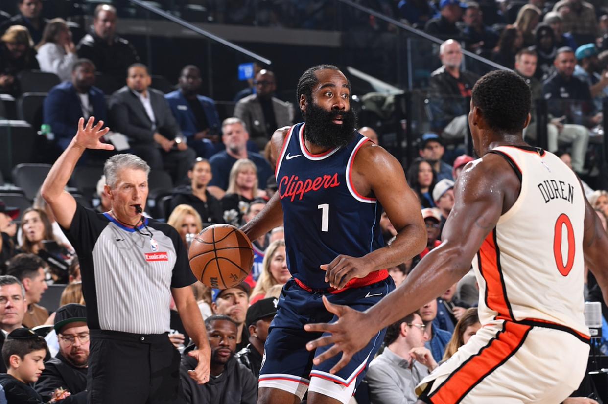 火箭力克国王！哈登关键时刻发威帮助球队保持优势的简单介绍