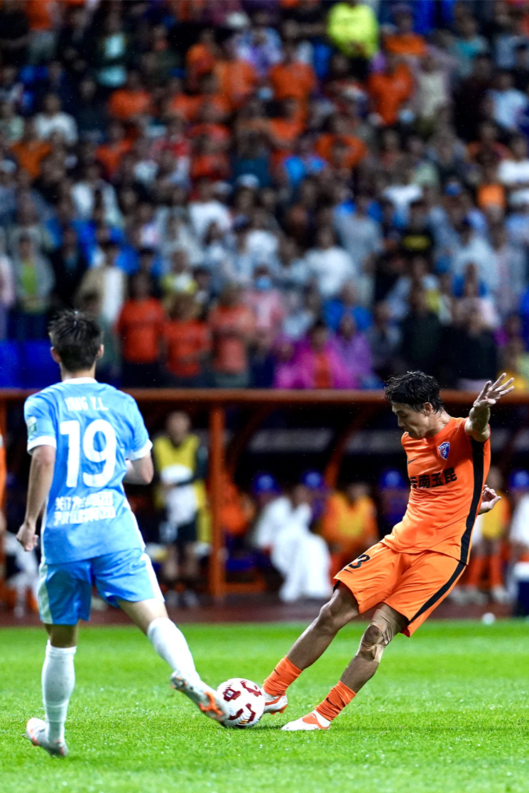 竞技场上劲敌相对，胜负难定