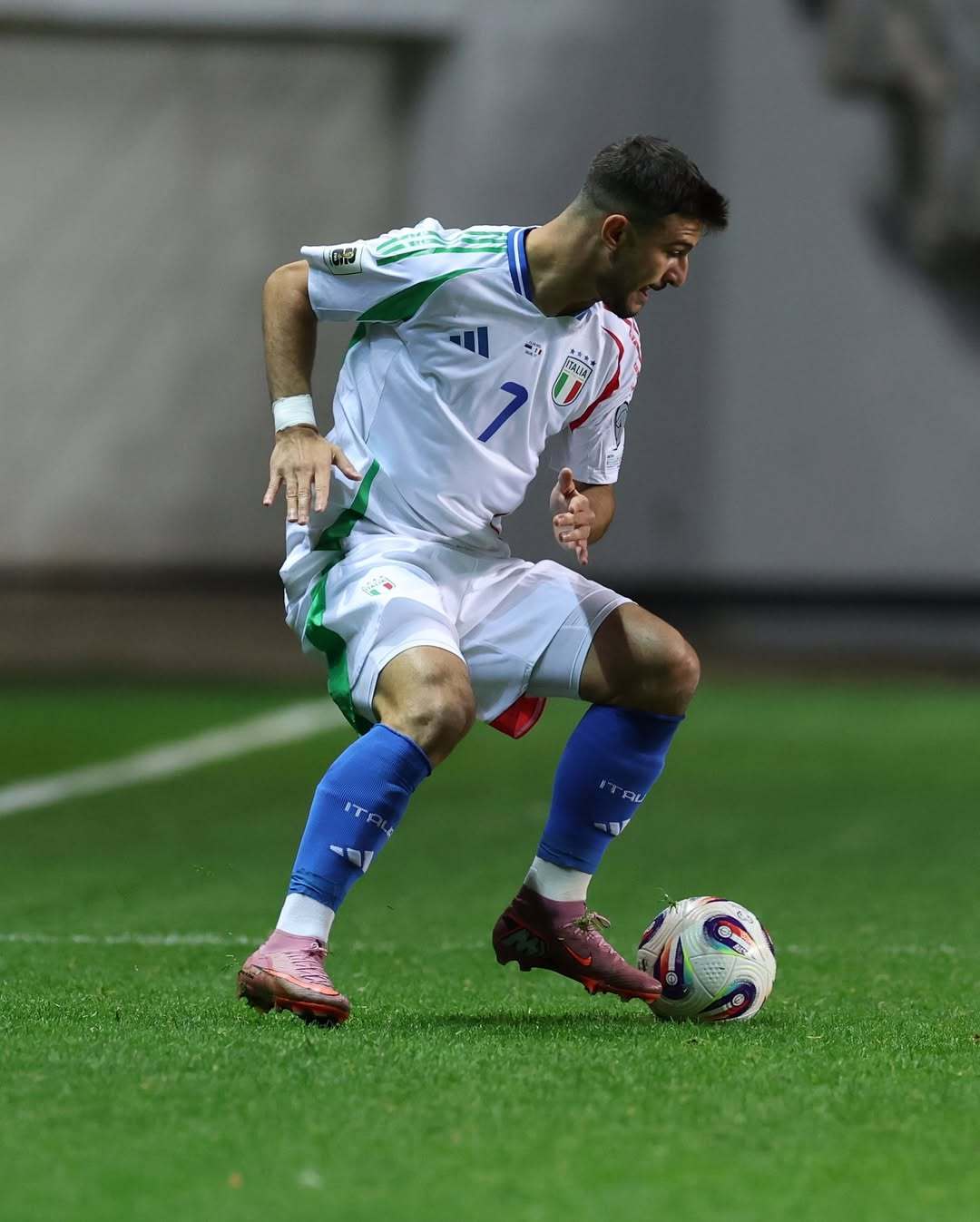 包含意大利球队客场打败对手，雄心壮志继续前行的词条