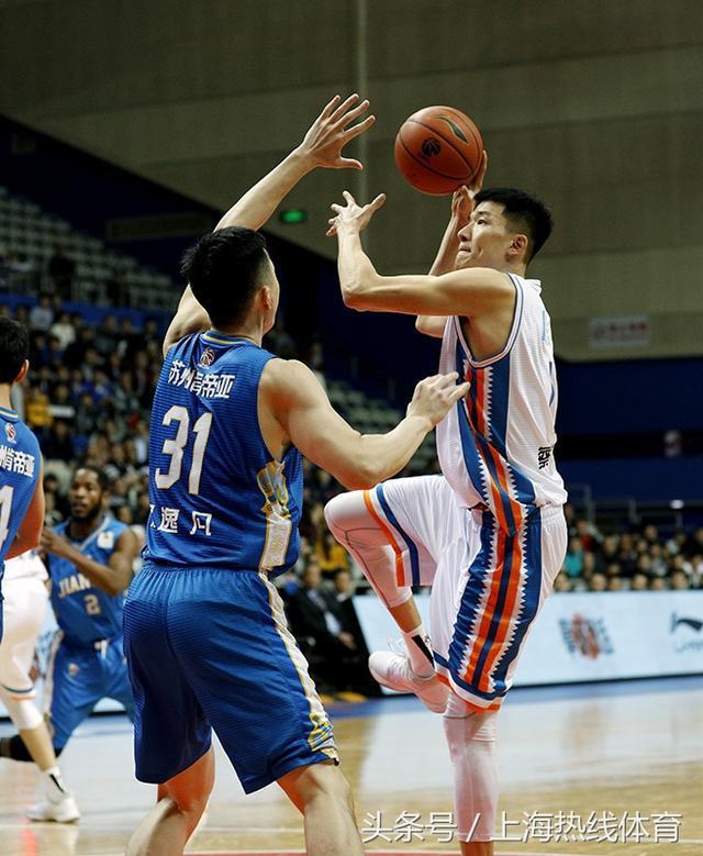 江苏男篮主场胜出，晋级下一轮