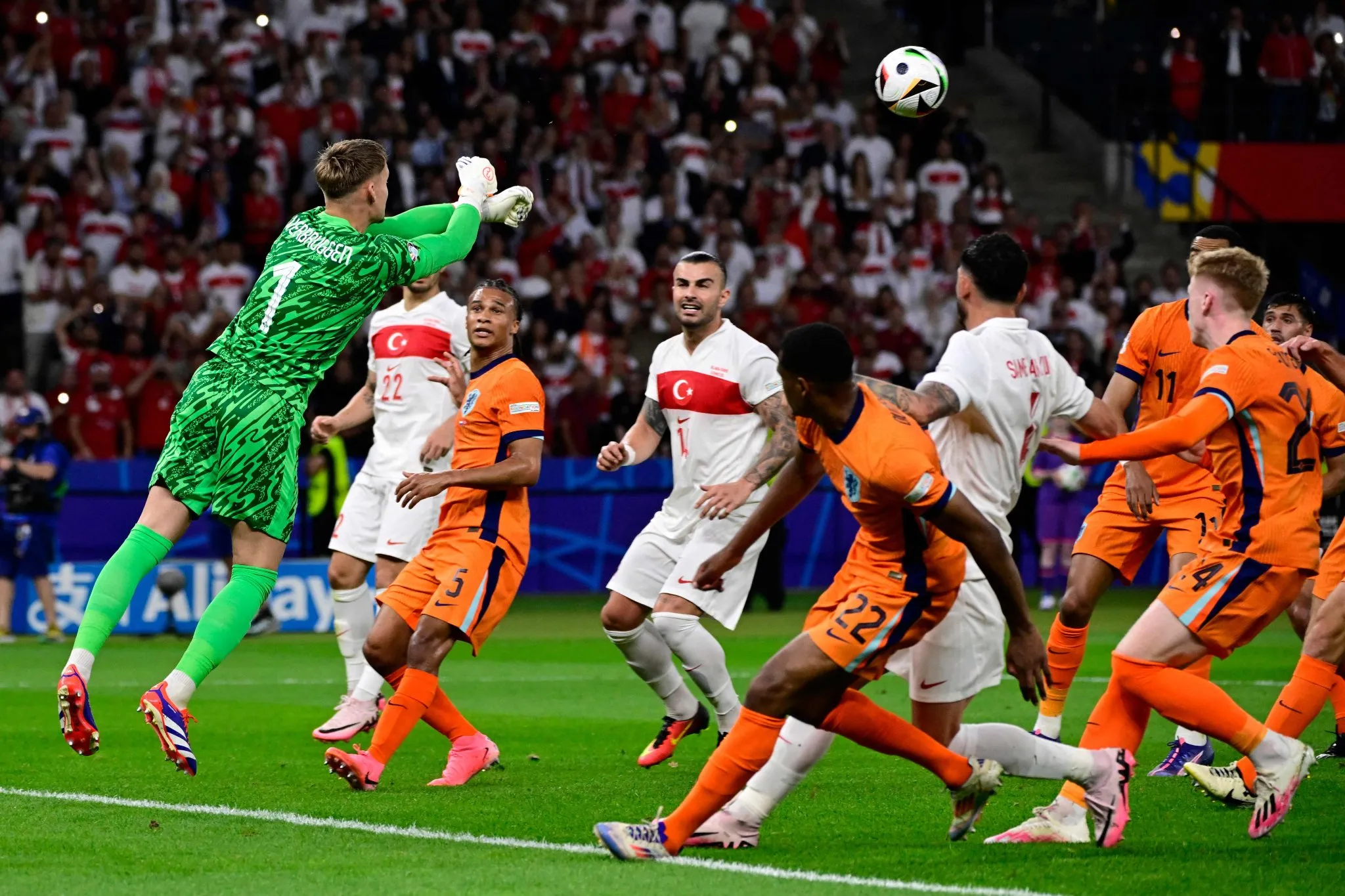 荷兰-力克土耳其，欧预赛小组领跑仍稳固的简单介绍