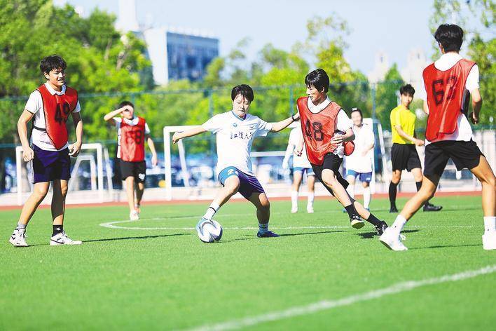 包含湖北绿茵与北京传媒的精彩对决即将开始的词条