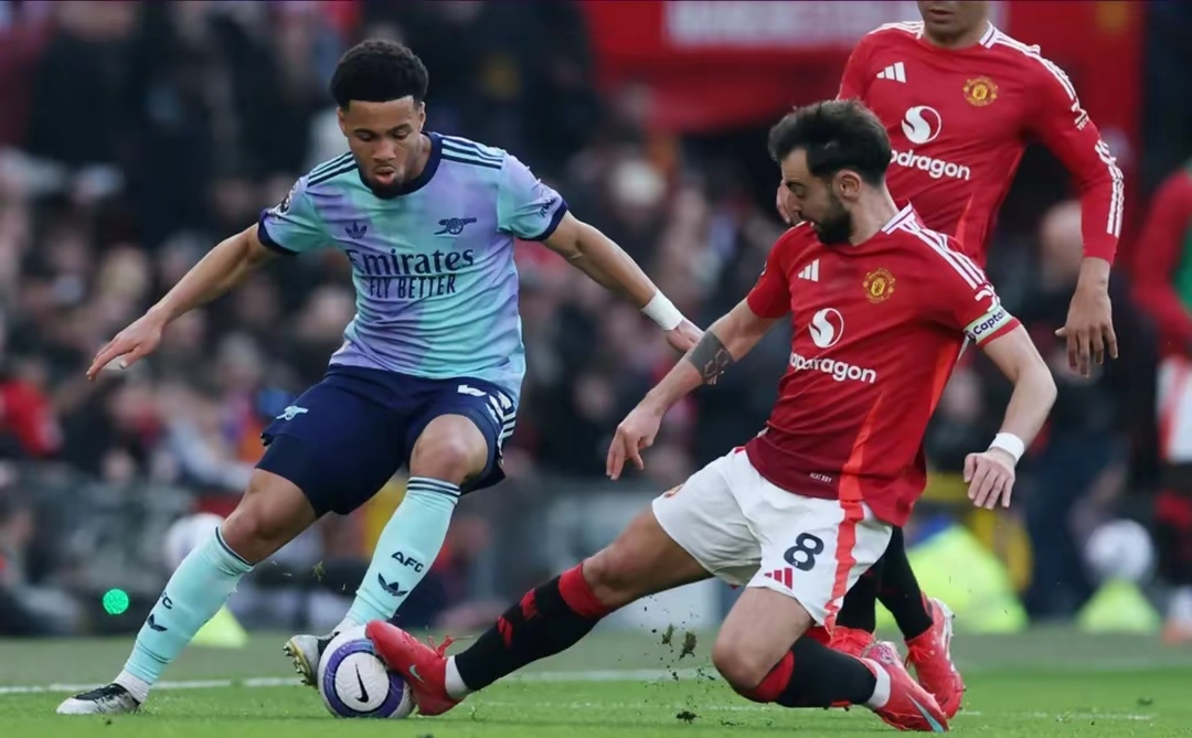 包含利物浦客场惨遭多特蒙德逆转，四强之路艰难的词条