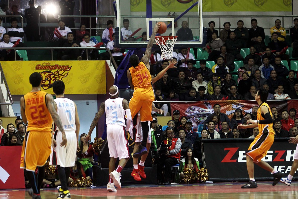 独行侠主动交出胜利，东部升至第七位置的简单介绍