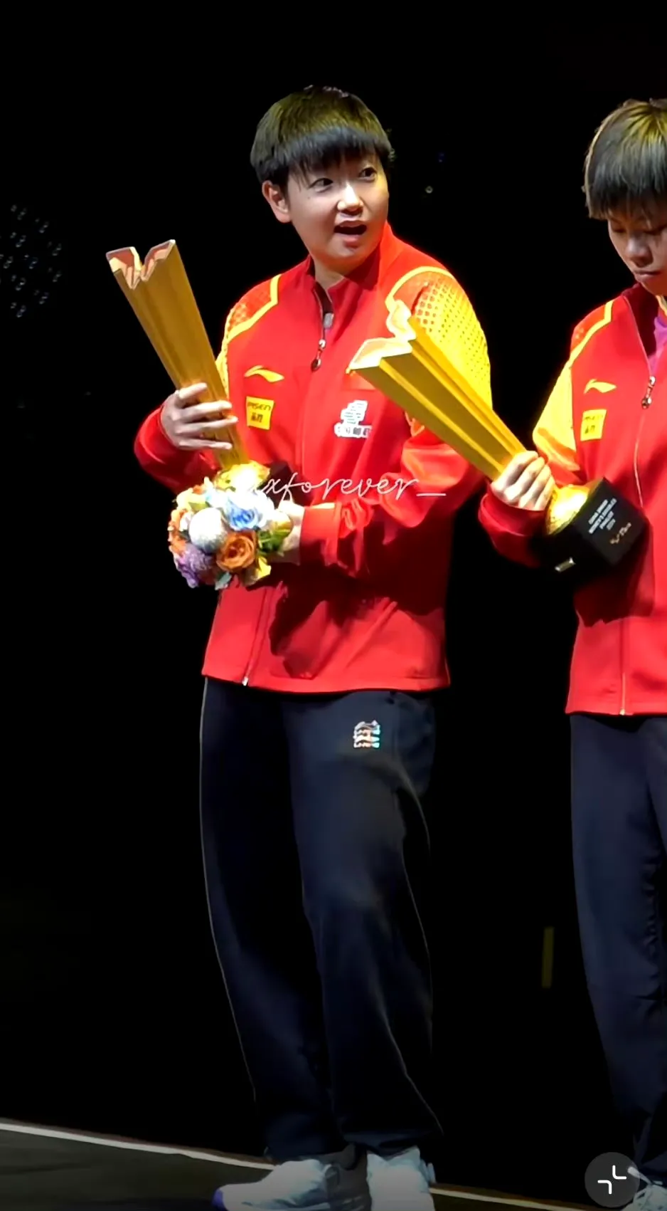 关于喜极而泣！球员送出完美表现，全队欢庆胜利的信息