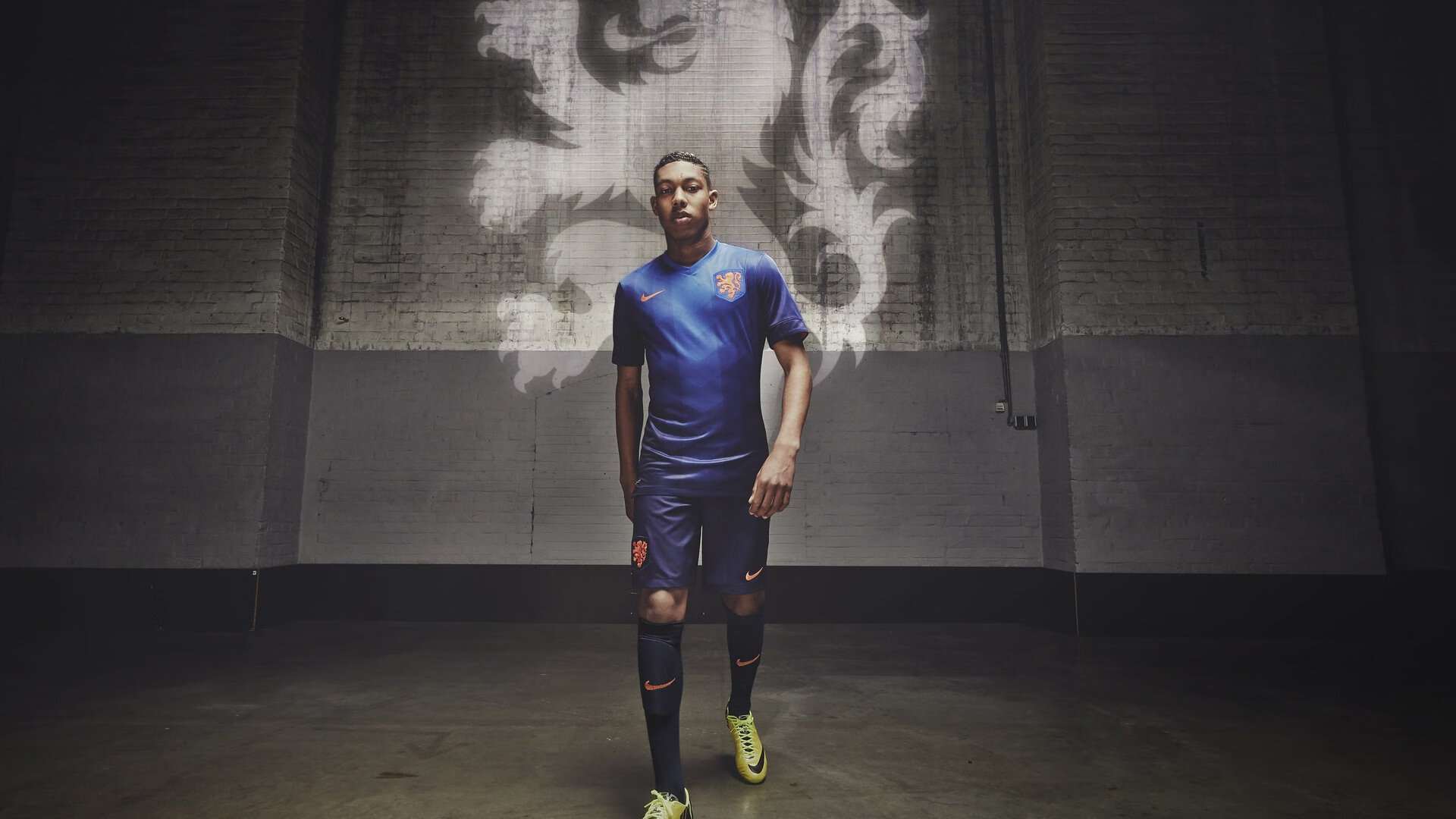 欧冠淘汰赛焦点战,老鹰展翅,踏平太阳神话